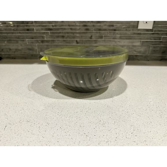 Pampered Chef Salad Cutting Bowl Set - Picture 1 of 2